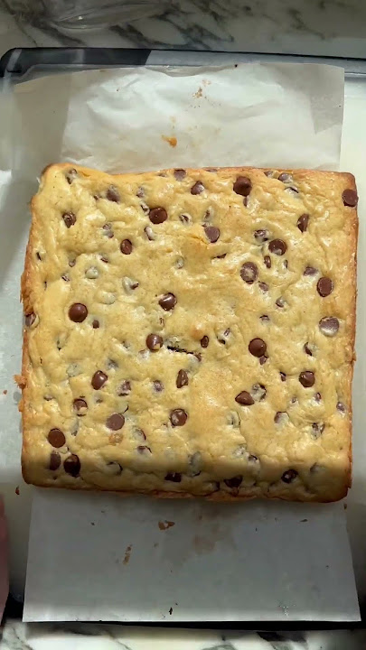 blondies = chocolate chip cookies in bar form. #baking #easydesserts #blondies
