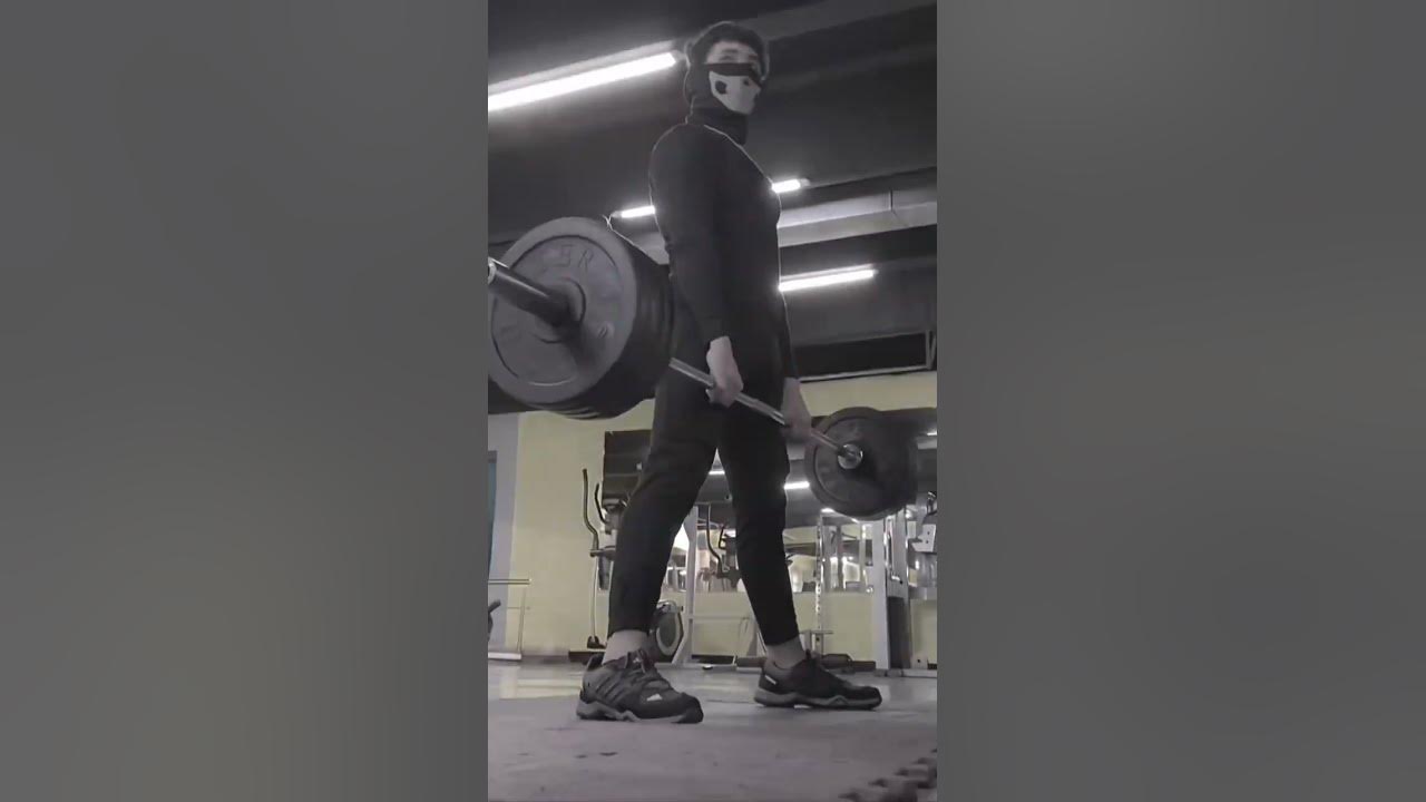 100-kg-225-lbs-deadlift-shorts-deadlift-fitness-powerbuilding