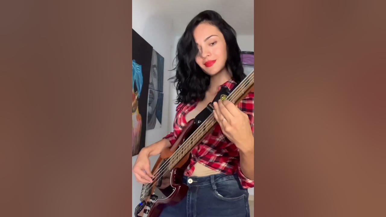 Blurred Lines (Robin Thicke ft. T.I., Pharrel) Bass 🕺🎸 #shorts #bassline #bassgroove