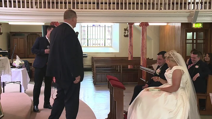 Father of the bride shocks daughter with surprise wedding performance