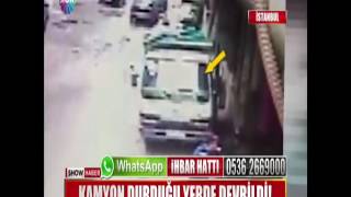 Kamyon durduğu yerde devrildi!