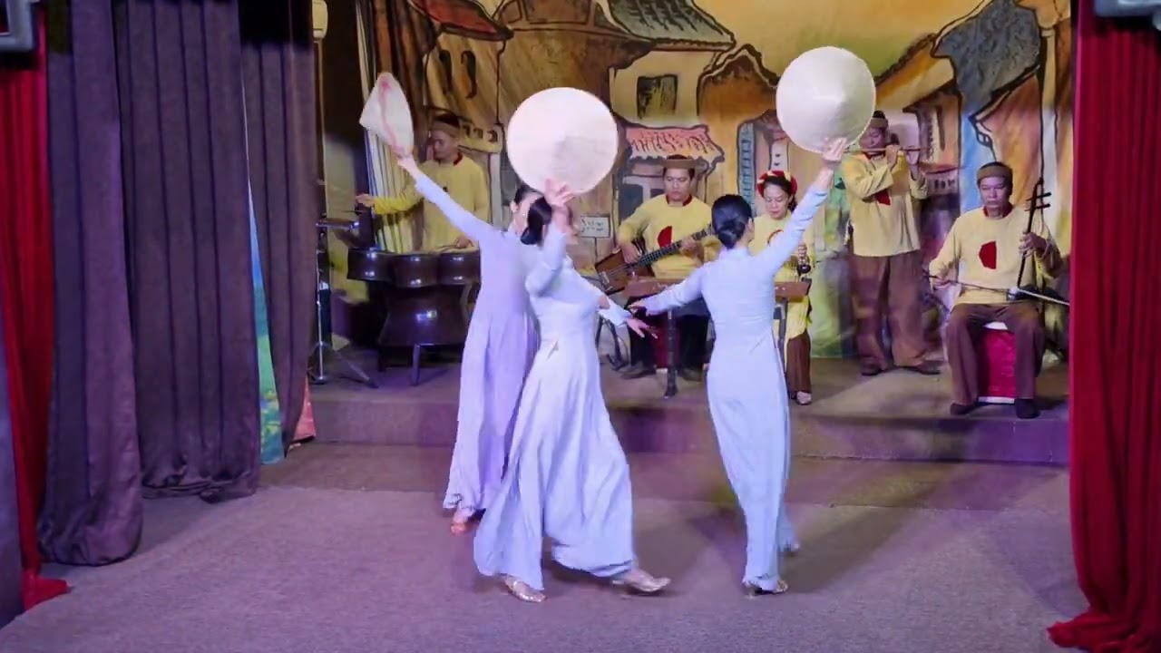 Vietnam Day 6b Hoi An Old Town museum, cultural show