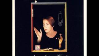 Vignette de la vidéo "Suzanne Vega - Room Off The Street"