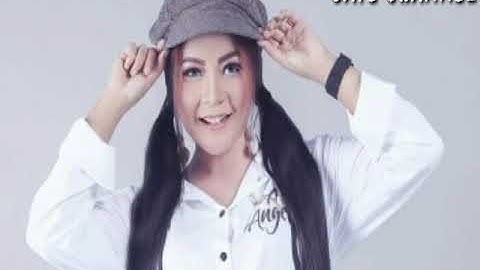 Suci Dalam Debu-Icha Khiswara