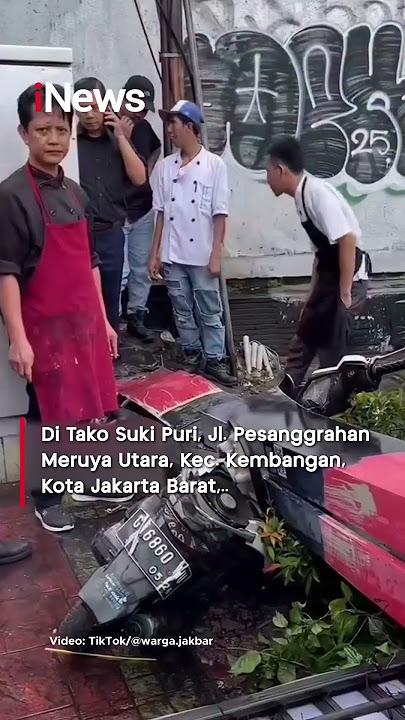 Angin Kencang Hantam Jakarta, Reklame Roboh Rusak Mobil dan Motor #shorts