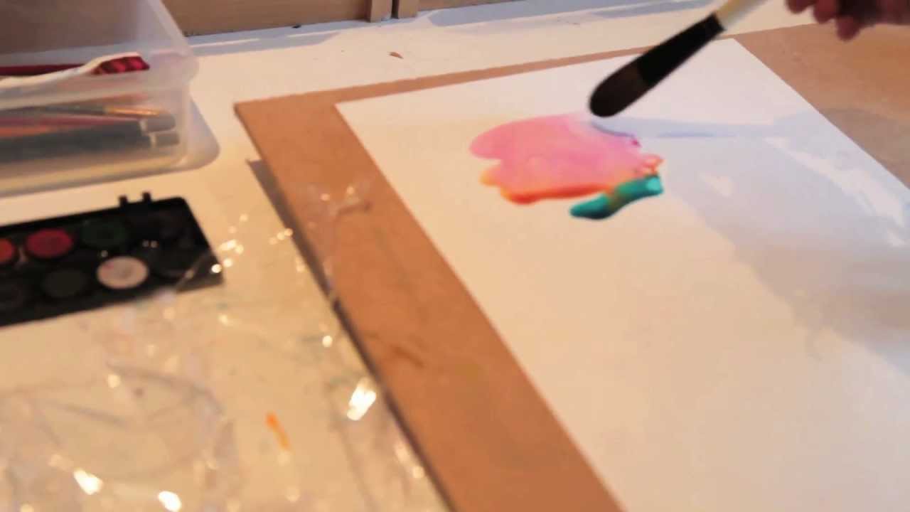 Gillian Toft demonstrates how to use cling film with watercolour to