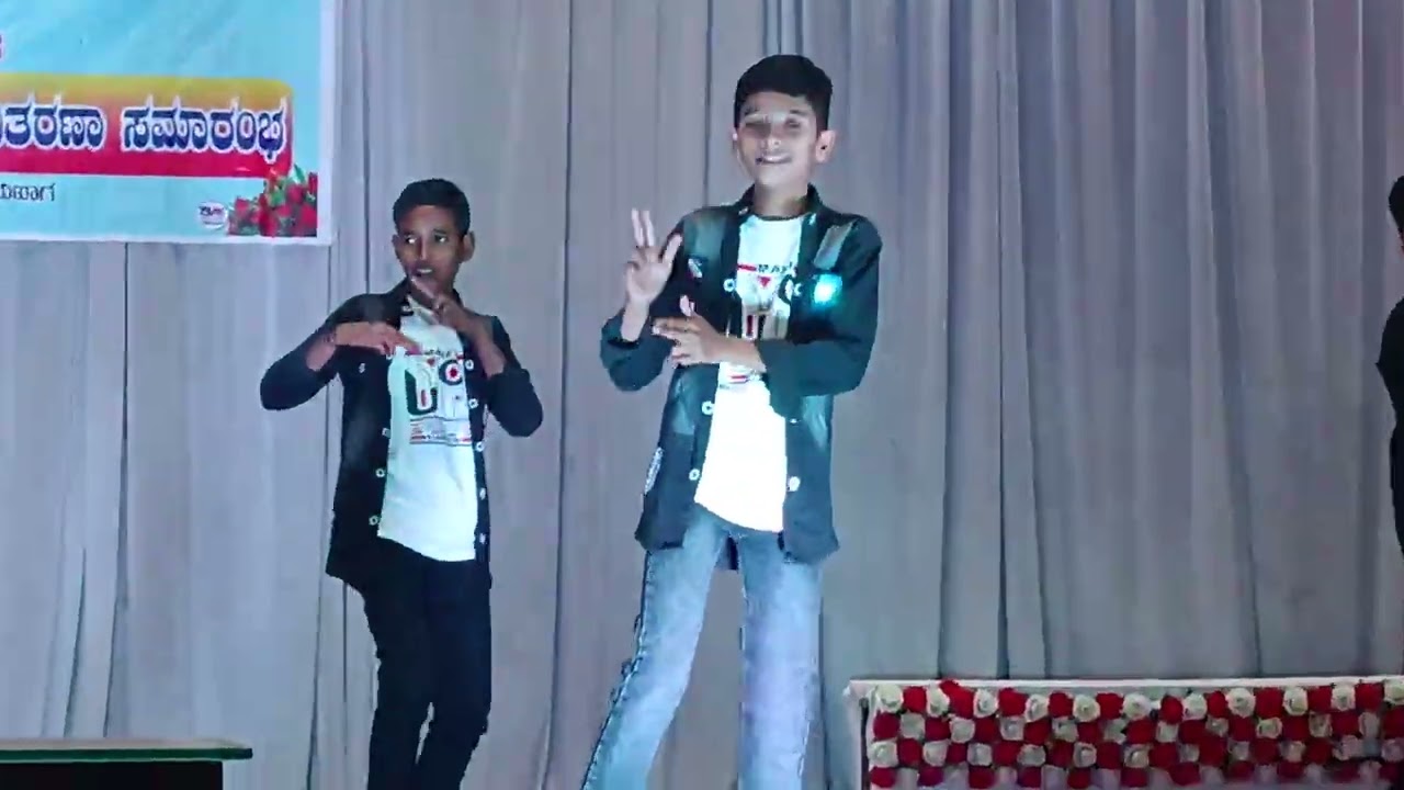 आठवीं कक्षा का डांस 