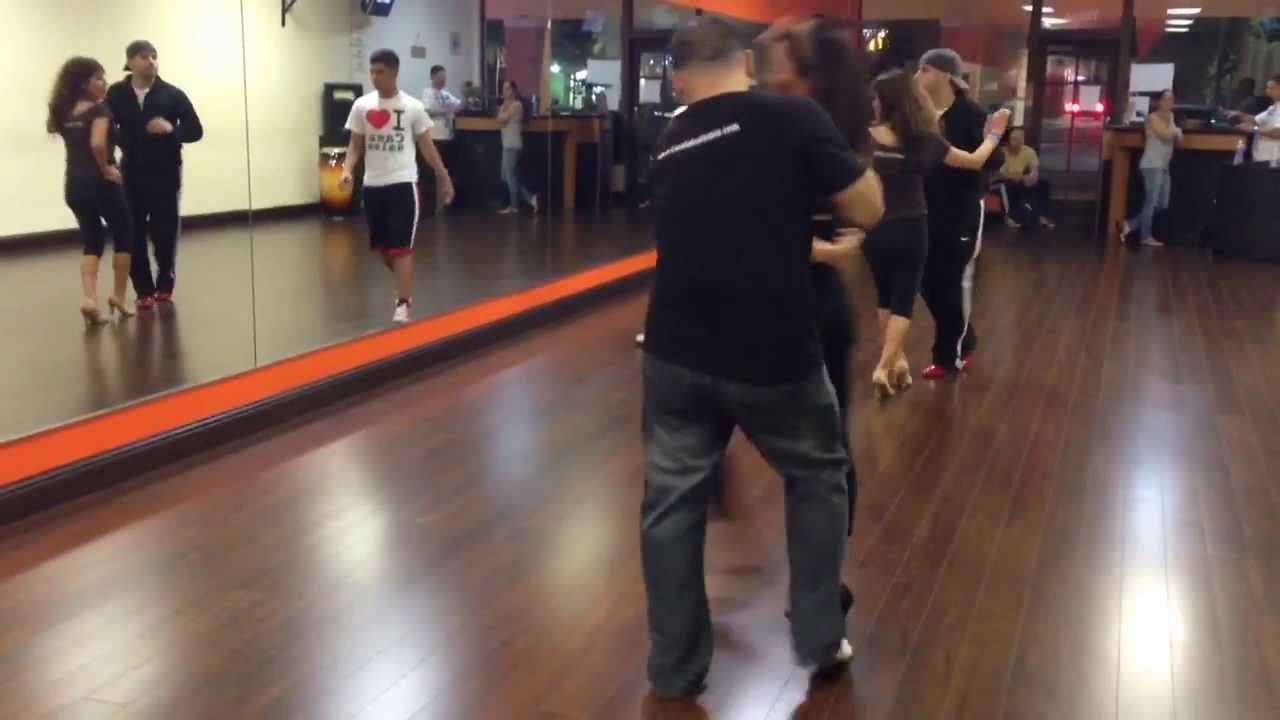 Bailando Salsa. Short clip of Salsa dance pattern. Great fun and great