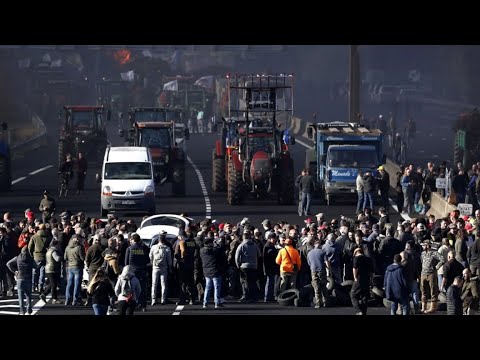 Фермеры блокируют Париж. Полицейские усиливают меры безопасности
