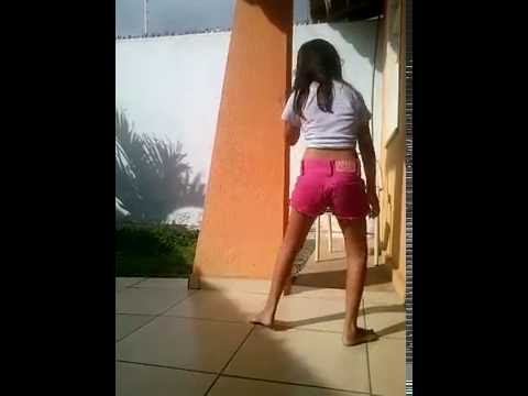 Menina de 8 anos dançando parara tibum