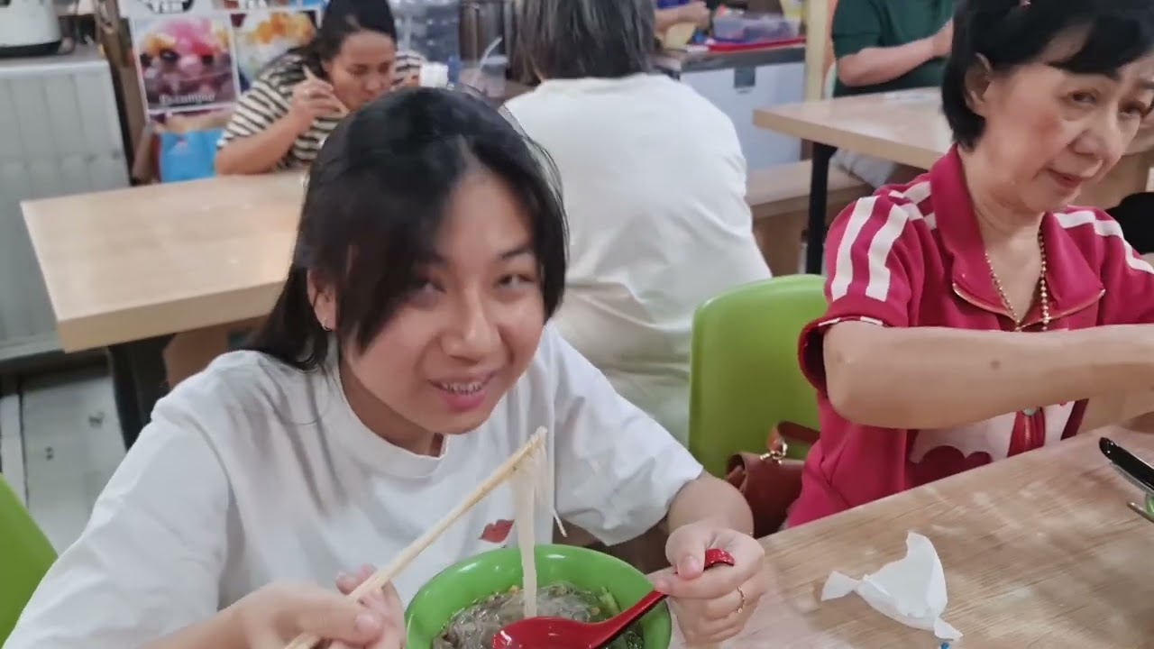 Ke itc mangga dua beli baju imlek dan makan makan bersama anak dan cucu