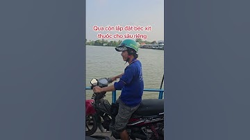 Đội thi công lắp đặt béc xịt thuốc tự động cho sầu riêng ở Mỹ Lương, Cái Bè, Tiền Giang