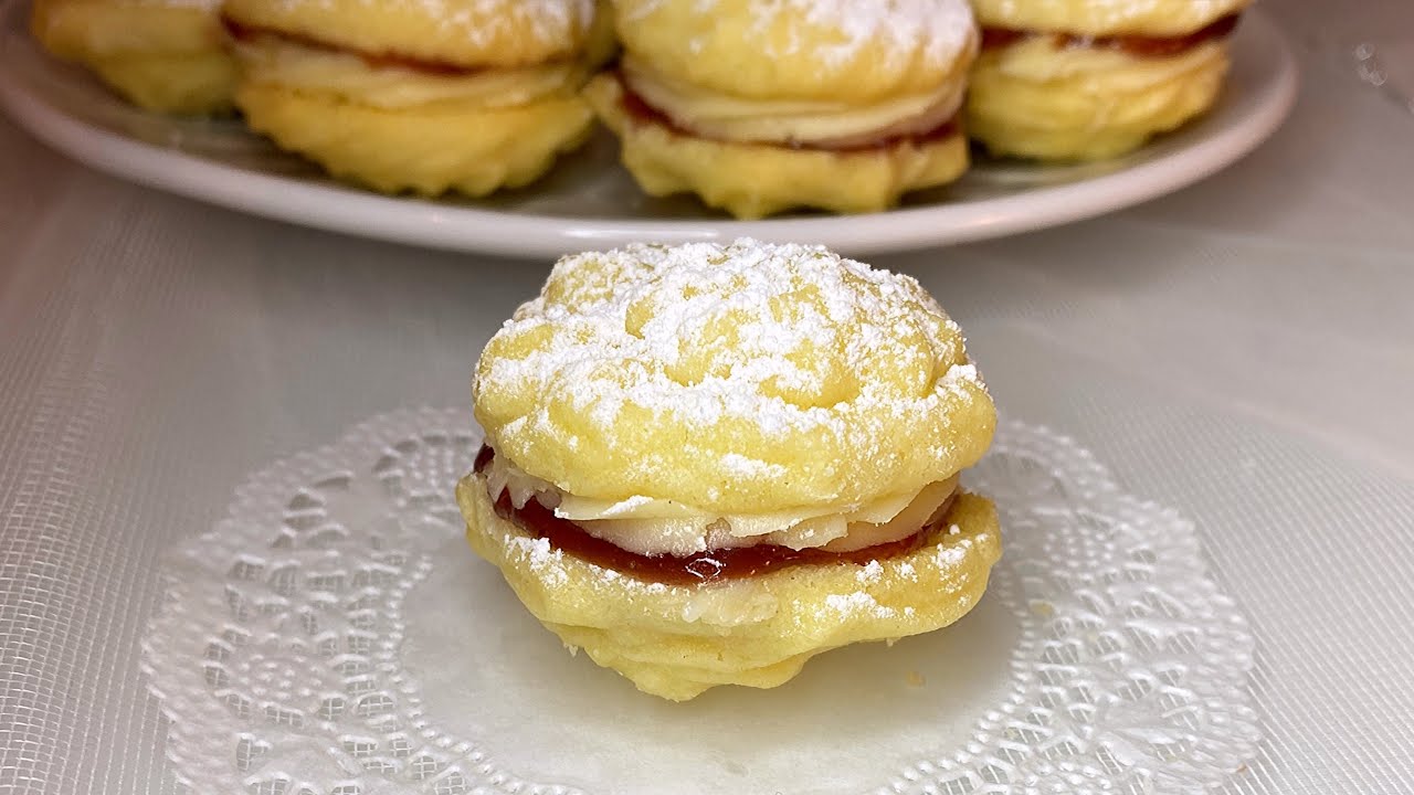 Wiener Plätzchen Spritzgebäck gefüllt mit Buttercreme und Marmelade ...