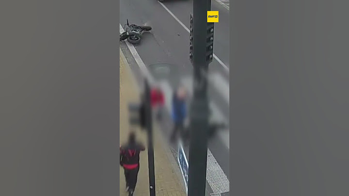 Motocyklistka złamała przepisy i wjechała wprost pod samochód. Cud, że przeżyła ! #wypadek #motocykl