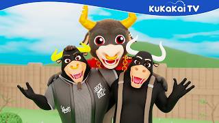 O chefão dos Bois da Cara Preta chegou! - KuKaKai Tv | Vídeo Infantil | Português