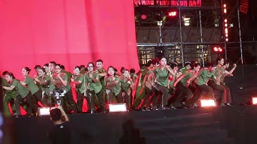 Dân vũ bài Công an Hà Nội trong tim tôi ( CAHN in my heart) tại Quảng trường Đông Kinh Nghĩa Thục