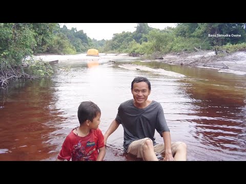 Video: Mandi merah di pedalaman