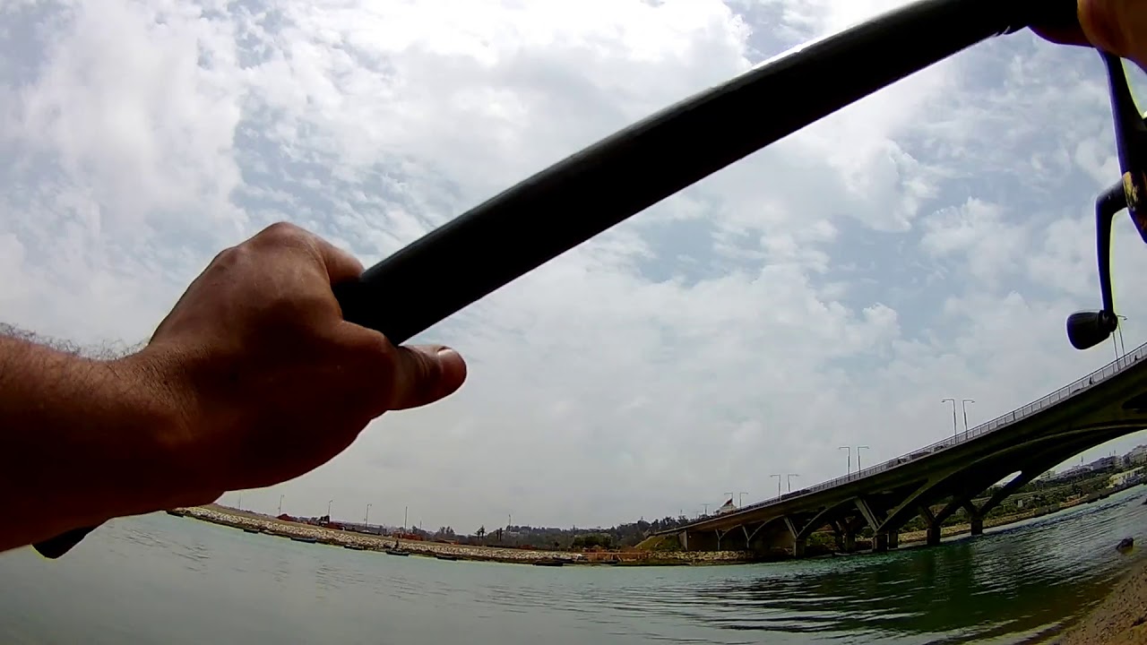 صيد السمك بالقصبة في نهر  أبو رقراق