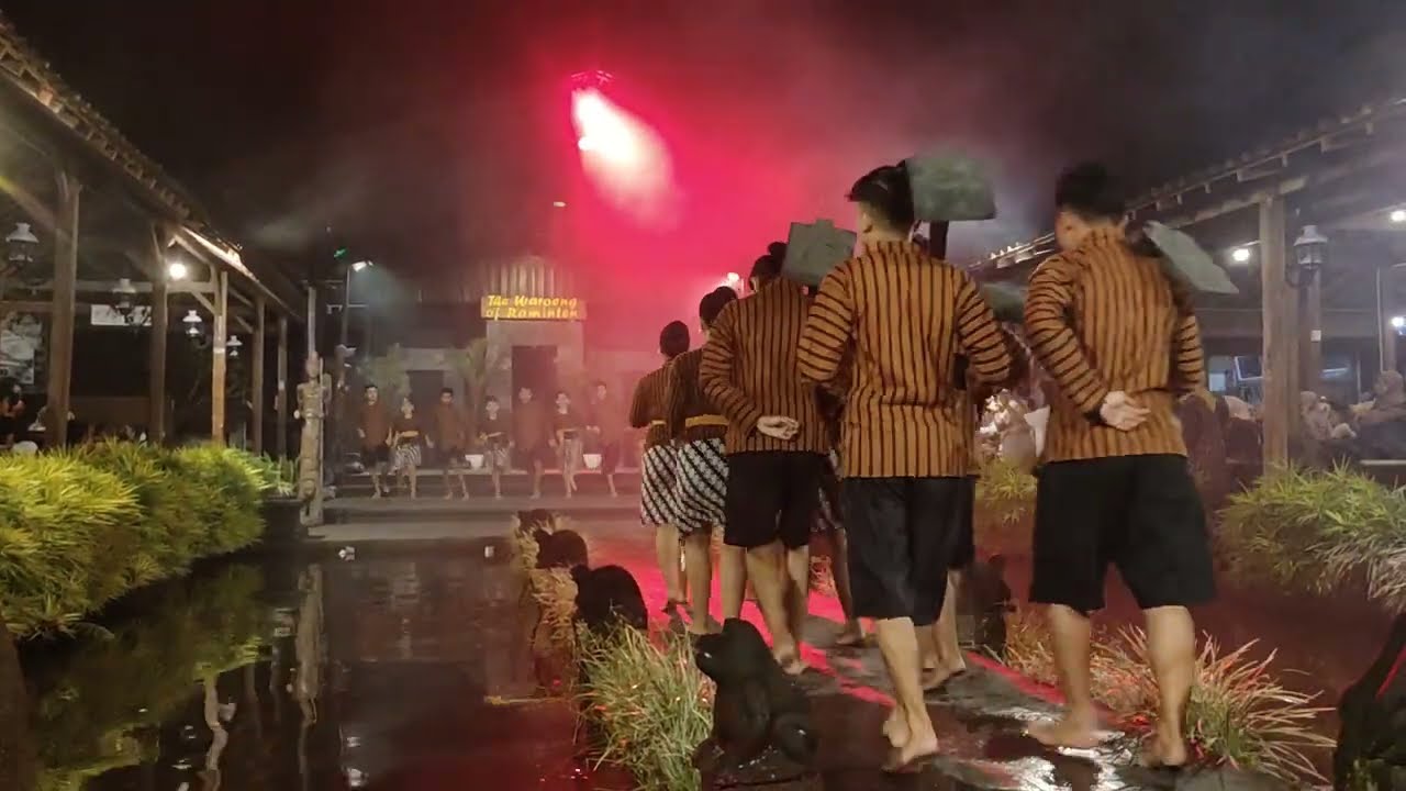 Penari tikus nyebur kolam‼️🐭💦 Pentas tari Panen Raya Raminten Kaliurang Yogyakarta 💃👯‍♂️🐀