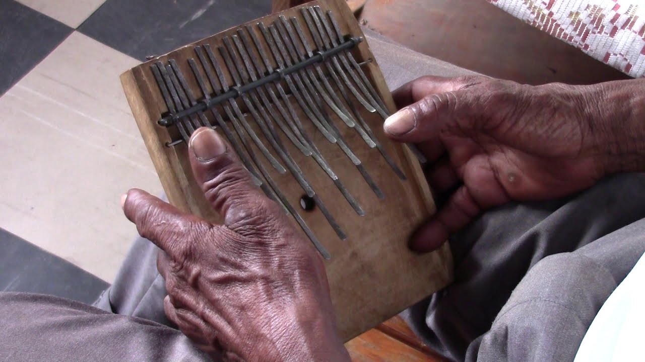 "Malalaswi" Dengu Music of the Gǀui (Played by Mr. Kebagisa)