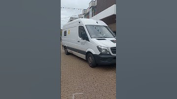 SECURITY VEHICLE UNDER ATTACK IN SUTTON COLDFIELD TOWN CENTRE!! ... CA THE POLICE! HELP!