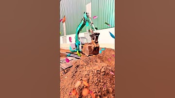 Máy xúc xanh múc đất để đặt cống thoát nước#excavator #mayxuc .