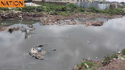 Uncollected garbage lies onNgong River in Mukuru Kwa Njenga slums