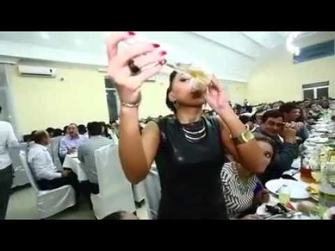 გოგო რომელმაც ერთ ჩასუნთქვაზე დალია ნახევარ ლიტრიანი ყანწი :D