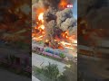现场画面！#山东青岛一仓库起火 浓烟冲天 无人员伤亡 正全力扑救 #山东 #青岛 #火灾