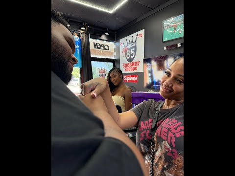 When Joslyn’s homegirl walks in on Momo and Rafi tampering on employee lines!
