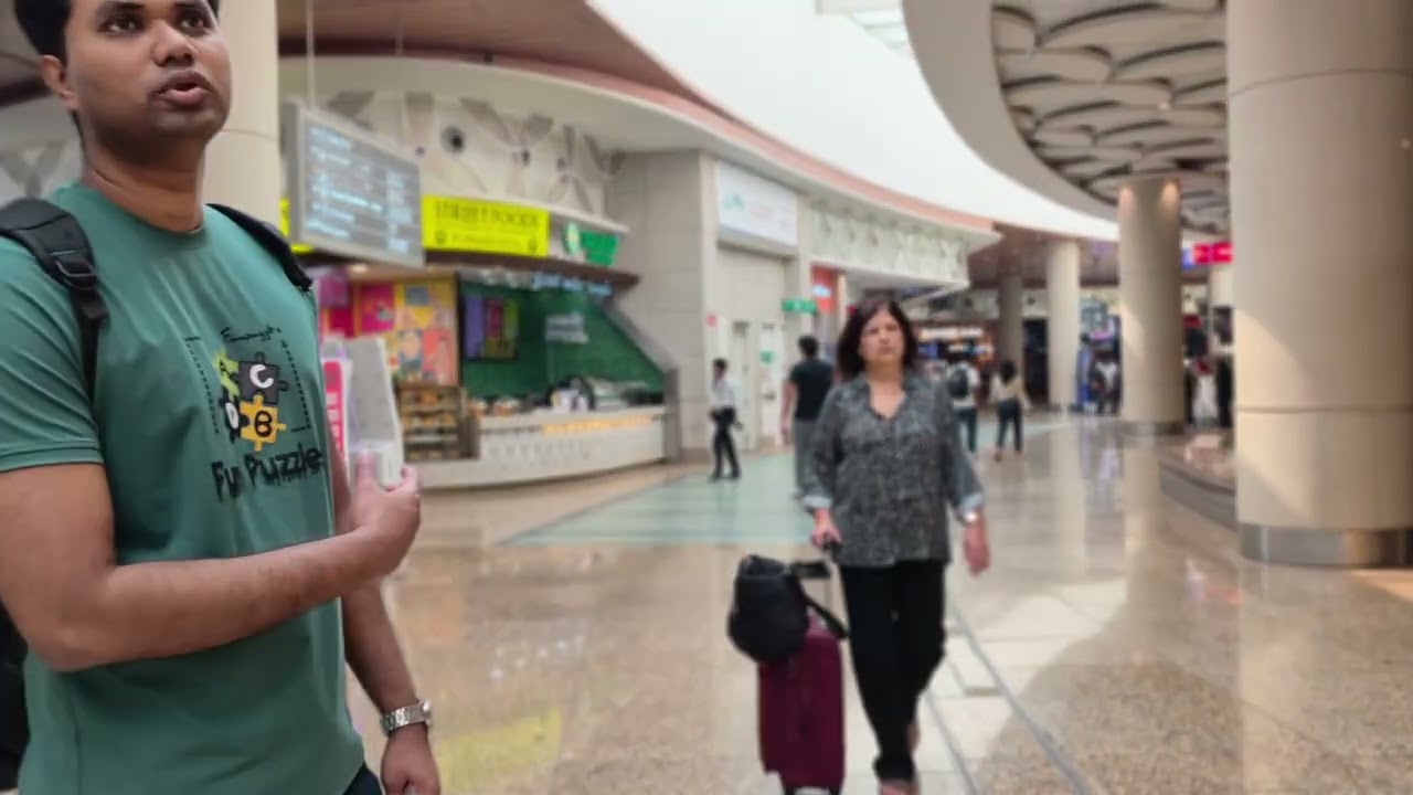 Mumbai airport terminal 2 food court area