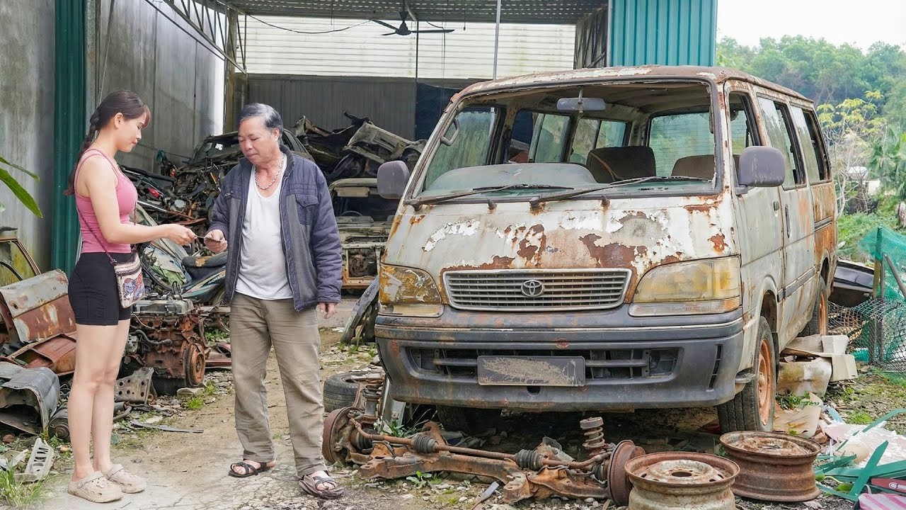 TOYOTA 16-SEATER VAN Restored 100% by Talented Girl, Bought from an Old Man, 20 Years of Abandonment