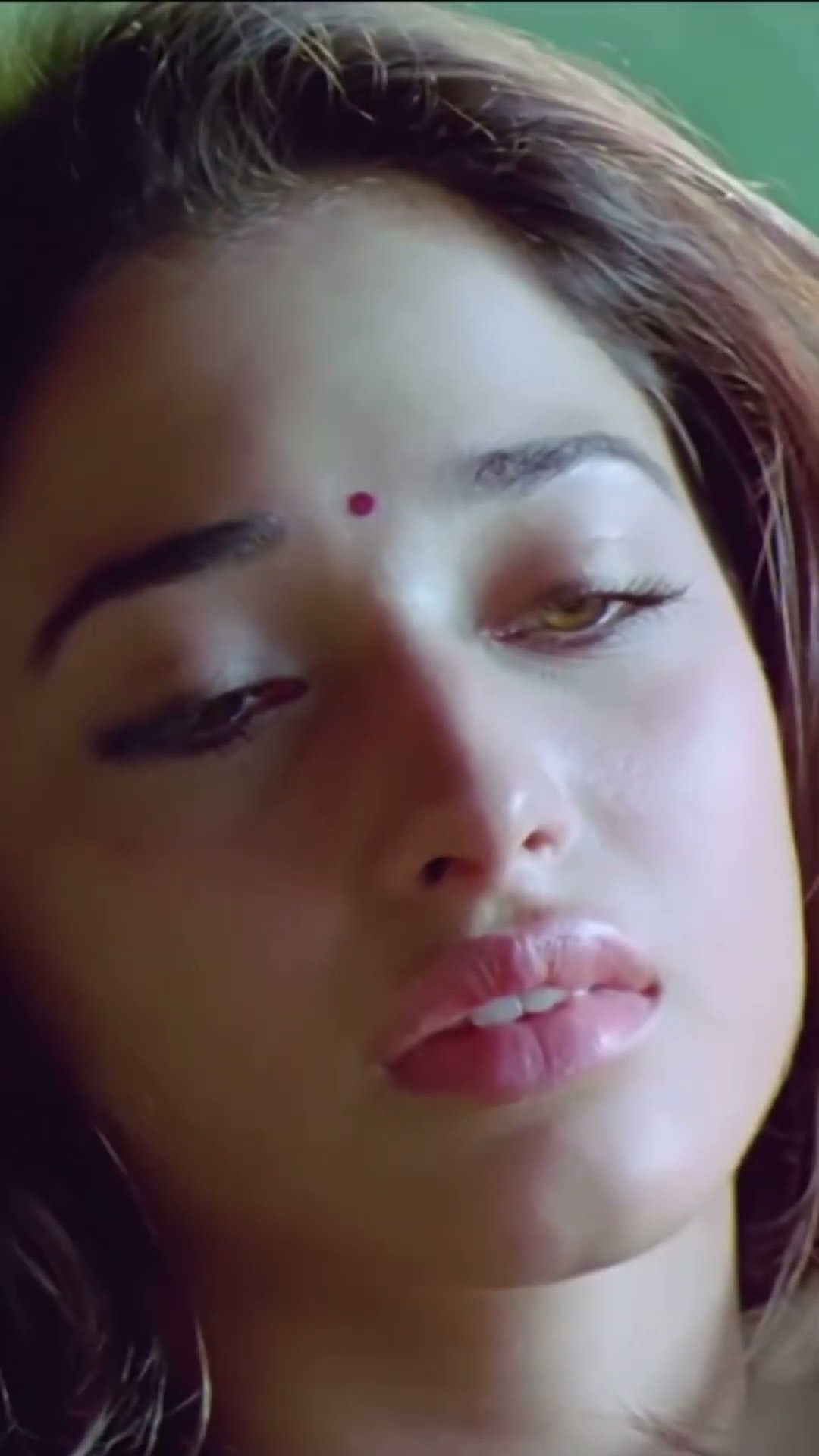 Tamanna Shaam Ki Bus Se Shehar Chodkar Ja Rahi Hai #TamannaahBhatia #Karthi #Siruthai #Shorts