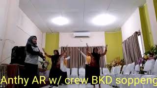 Senam Maumere ( gemufemire ) flashmob kreasi daerah crew BKD soppeng w/ Anthy AR