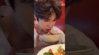 Download Lagu Chen Zheyuan eating on Weibo live after dieting for ‘Light The Dark’ 😂🤭#chenzheyuan #shorts #viral MP3