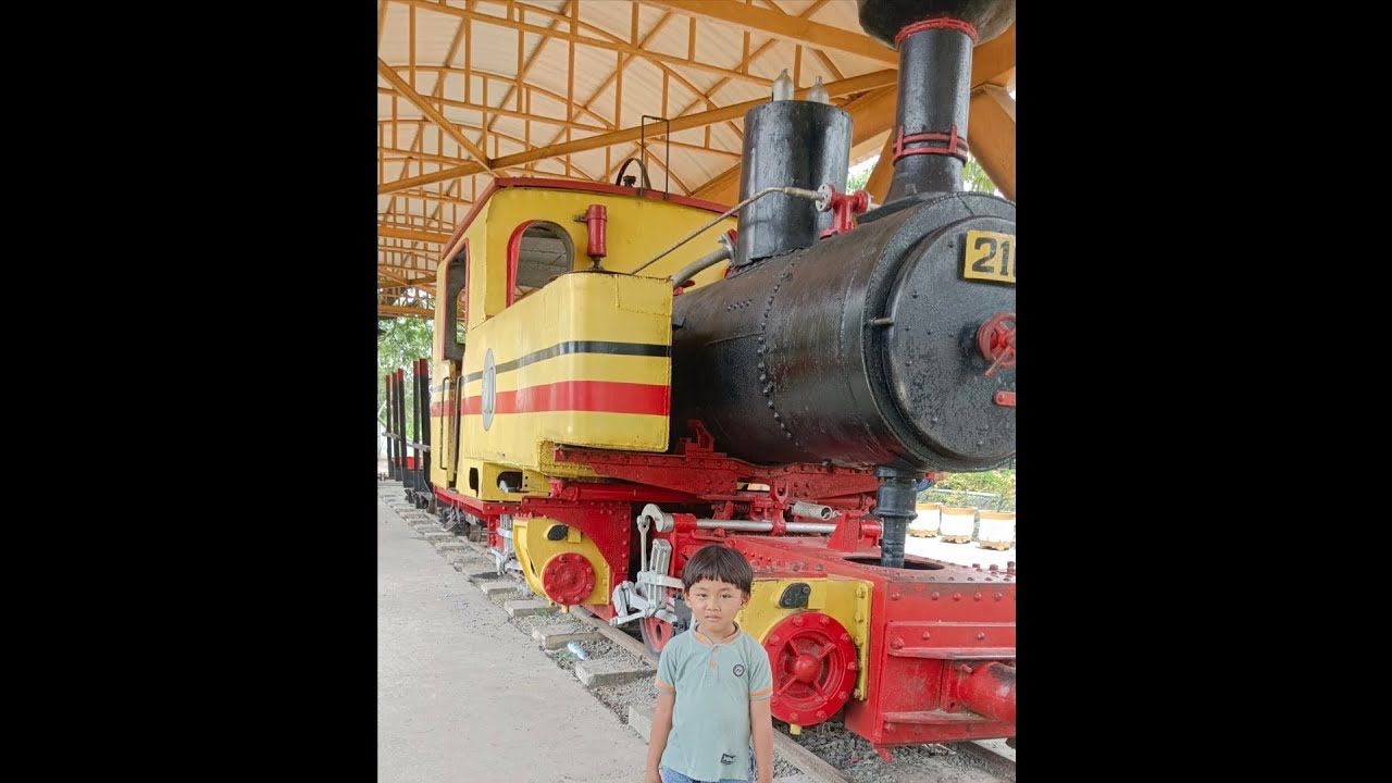 Menjelajahi kereta api uap penarik tebu. Yg bersejarah. Di Simpang Lima kediri. #keretaapiindonesia
