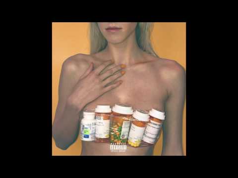 Putar Juicy Sweatsuits (feat. Juicy J) - blackbear