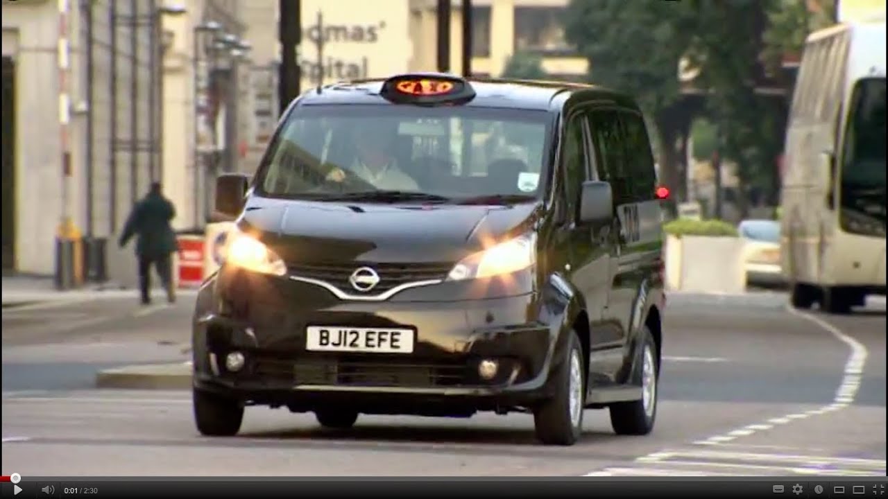 日産のブラックキャブ ロンドンの街を走る - YouTube