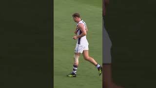 Sean Darcy kicks a 50-metre penalty after the siren 🚨