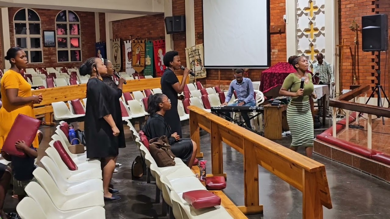 Izwi lahlab' inhliziyo yami || Nombuso Madiba