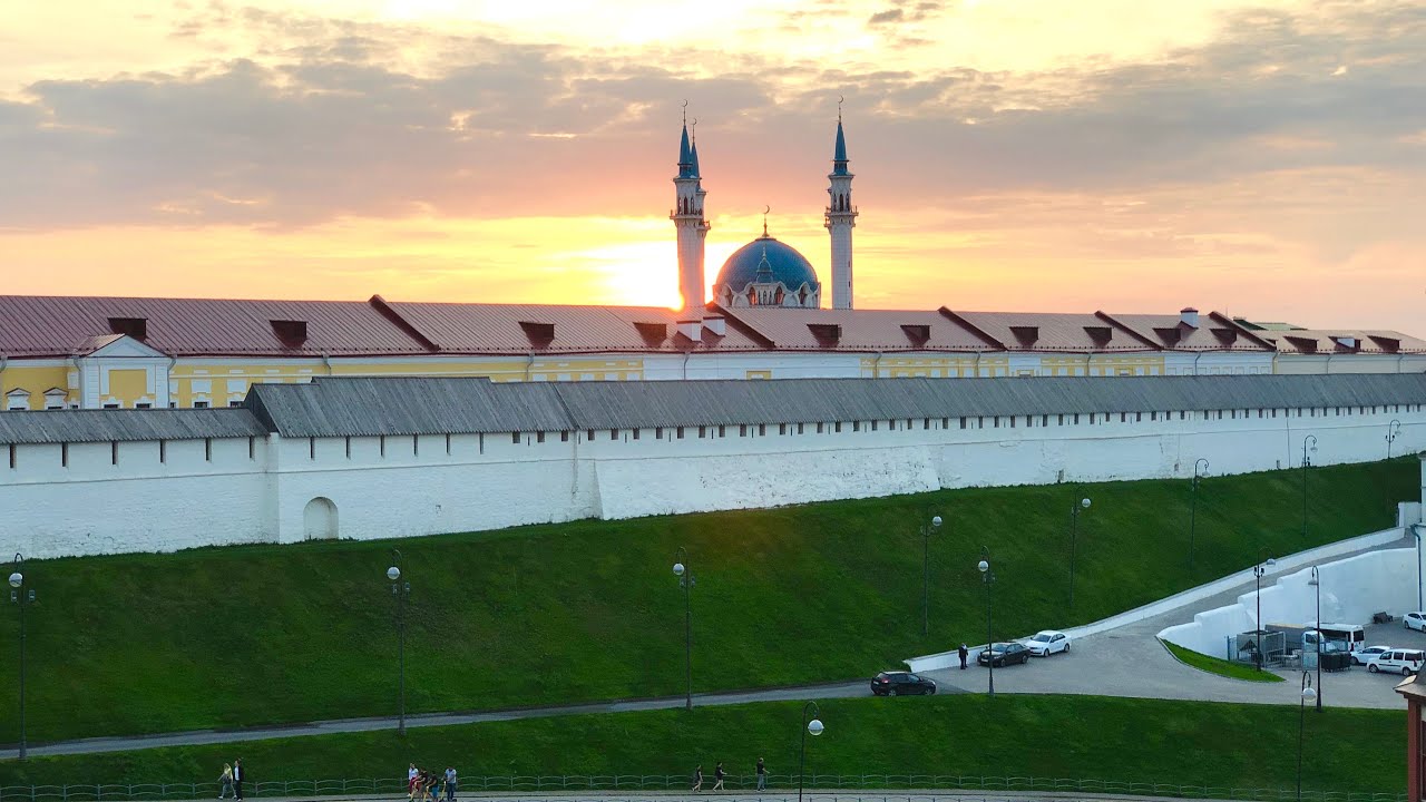 Отель казанский кремль. Отель марриотт казань. Кортъярд марриотт казань. Казань отель с видом на кремль. Отель казанский кремль.