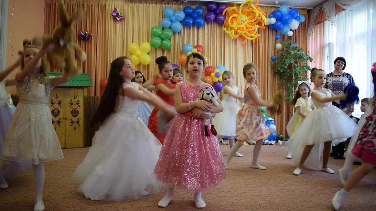 танец с игрушками на выпускной в детском саду прощайте игрушки. танец на выпускной в детском саду. танец прощайте игрушки. танец прощайте игрушки. прощайте игрушки танец на выпуске в детском.