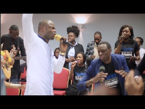 Assis Sur Le Trône Tu Règne à Jamais / Cedre K. Dans Mourir Dans Sa Présence