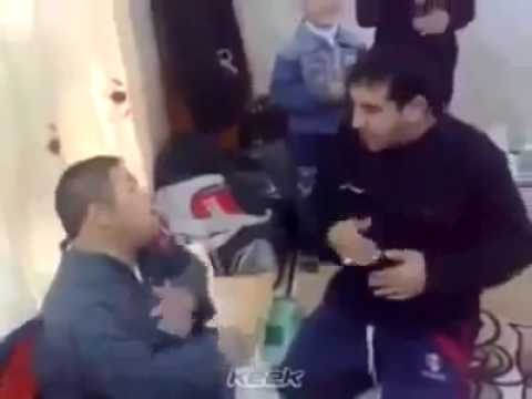 شيعي مضحك جداً يعلم شخص معاق كيفية الصفع على اليوتيوب