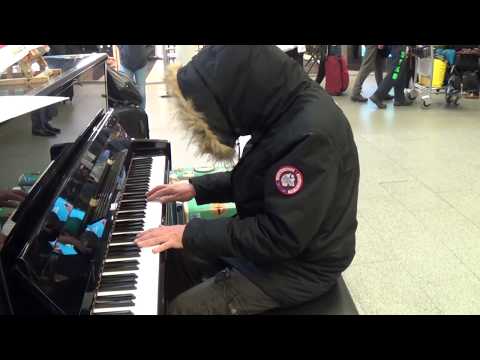 Mystery Person Improvises Beautiful Song at the Station Piano