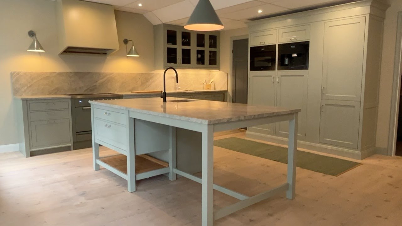 Köp Kök Kvänum Ekeby/ Steneby med köksö & vitvaror Miele & Ilve på Klaravik