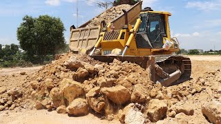 KOMATSU D65PX bulldozer pushing dirt so fast - SHANTUI DH17C2 bulldozer pushing dirt