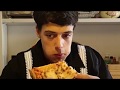 Mangio una pizza gigante