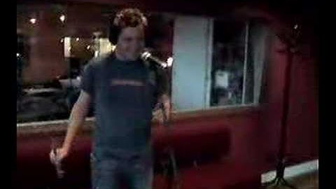 Klaas van der Eerden doet een live improvisatie bij Giel