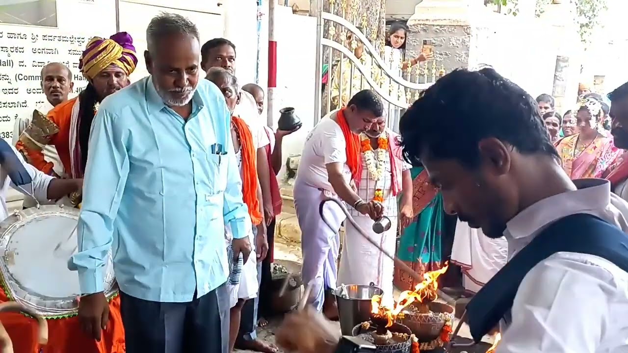 ಬೆಟಗೇರಿ ಯಲ್ಲಿರುವ ಶ್ರೀ ವೀರಭದ್ರೇಶ್ವರ ದೇವಸ್ಥಾನ ವೀರಭದ್ರೇಶ್ವರ ಒಡಪುಗಳನ್ನು ಕೇಳೋಣ ಬನ್ನಿ ಶ್ರಾವಣ ಮಾಸದ ಪೂಜೆ